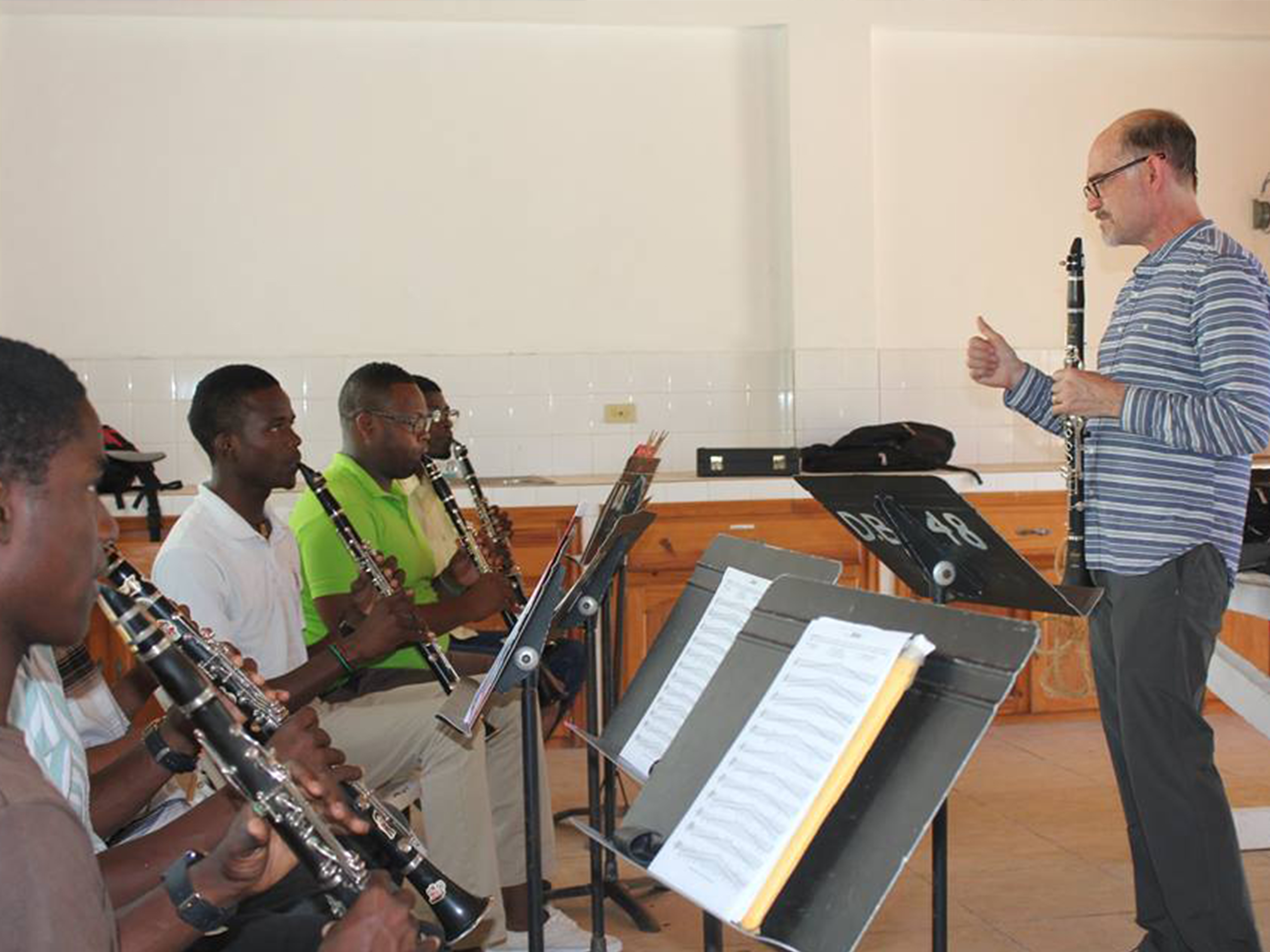 Lee Livengood works with the clarinet section